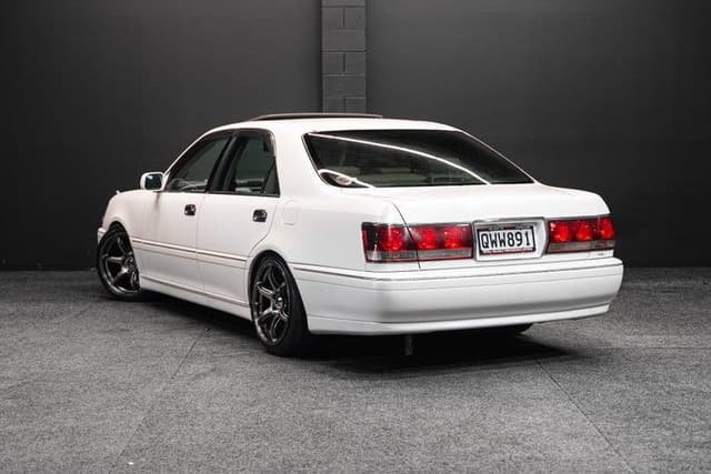 2000 Toyota Crown JDM car for sale — photo 8 of 18