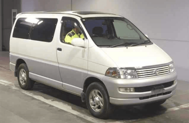 1998 Toyota Regius JDM car for sale — photo 3 of 8