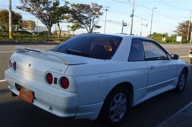 1992 Nissan Skyline JDM car for sale — photo 9 of 24
