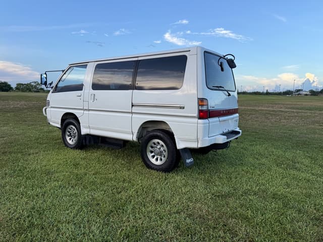 1995 Mitsubishi Pajero JDM car for sale — photo 16 of 21
