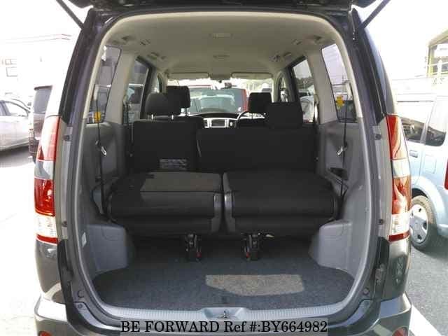 2005 Toyota Noah JDM car for sale — photo 6 of 8