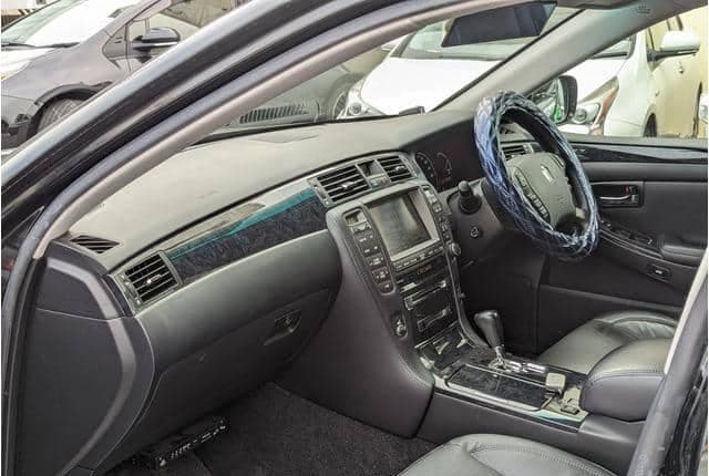 2006 Toyota Crown JDM car for sale — photo 11 of 25