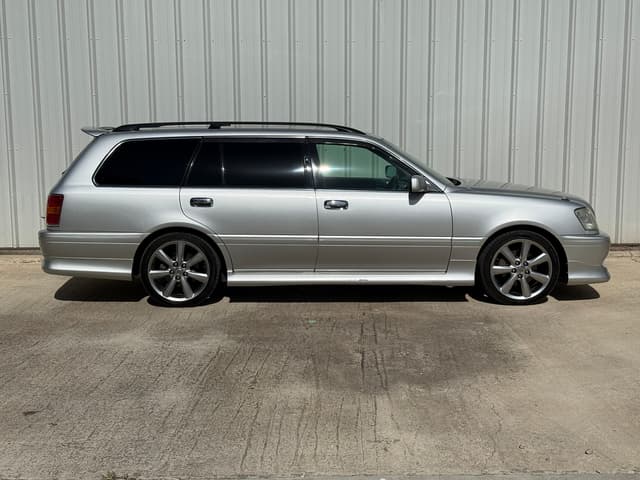 2000 Toyota Crown JDM car for sale — photo 2 of 24