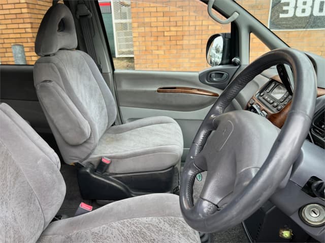 2002 Mitsubishi Delica JDM car for sale — photo 13 of 16