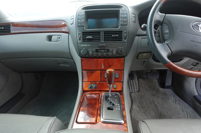 2000 Toyota Celsior JDM car for sale — photo 13 of 18