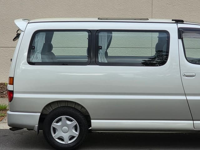 1996 Toyota Granvia JDM car for sale — photo 6 of 23
