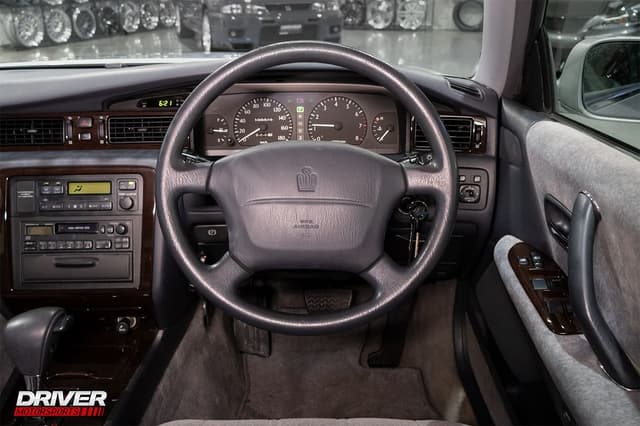 1997 Toyota Crown JDM car for sale — photo 3 of 24