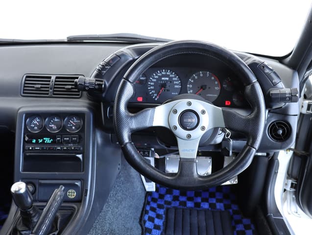 1992 Nissan Skyline JDM car for sale — photo 21 of 25