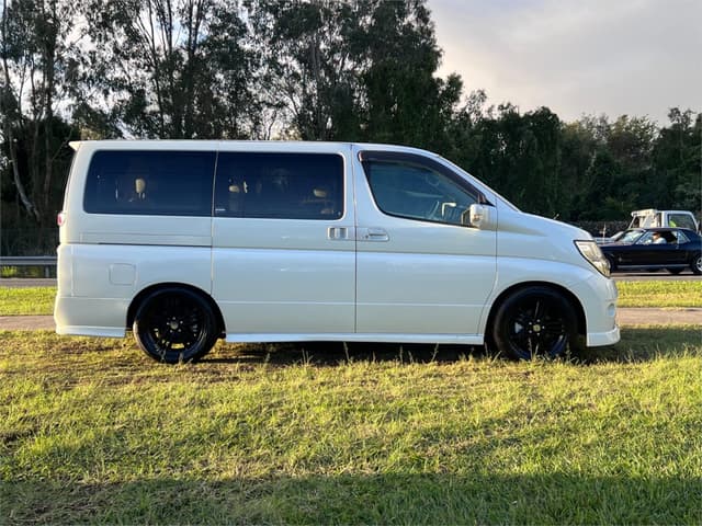 2005 Nissan Elgrand JDM car for sale — photo 5 of 16