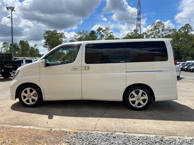 2006 Nissan Elgrand JDM car for sale — photo 9 of 16