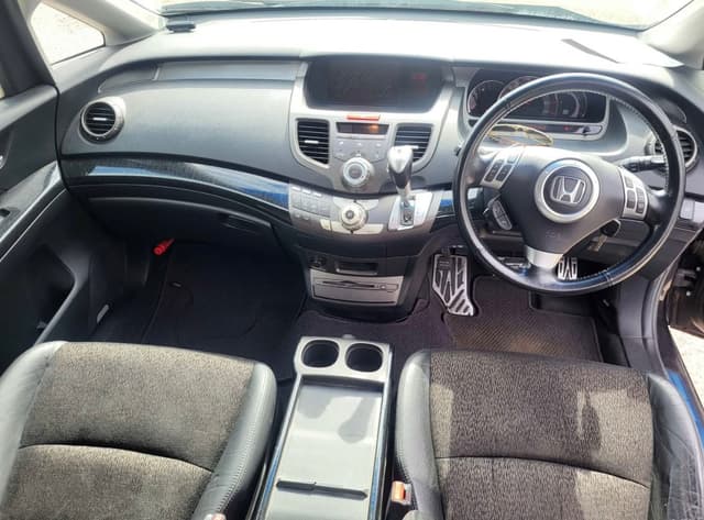 2004 Honda Odyssey JDM car for sale — photo 8 of 10