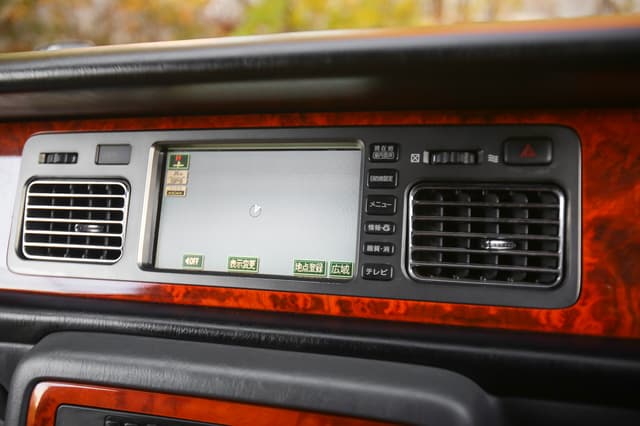 Toyota Century JDM car for sale — photo 14 of 25