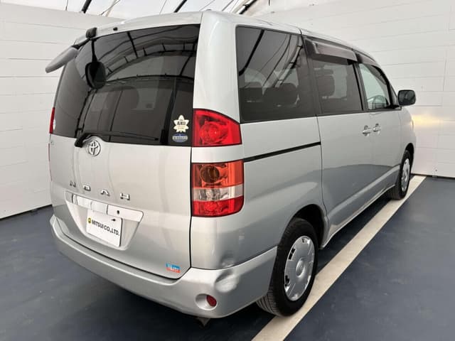 2001 Toyota Noah JDM car for sale — photo 5 of 25