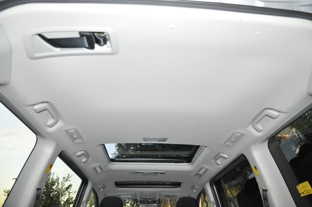 2010 Toyota Voxy JDM car for sale — photo 21 of 25