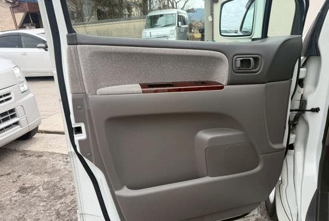 2001 Nissan Elgrand JDM car for sale — photo 16 of 25