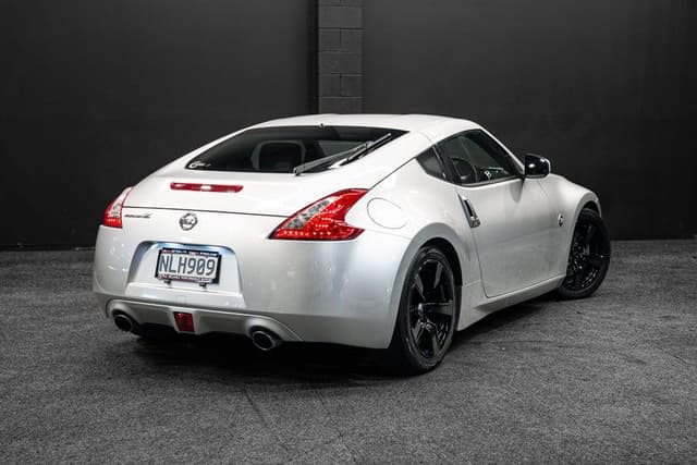 2010 Nissan Fairlady Z JDM car for sale — photo 16 of 20