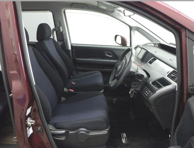 2009 Honda Stepwagon JDM car for sale — photo 6 of 8