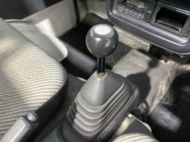 1998 Daihatsu Hijet JDM car for sale — photo 13 of 23
