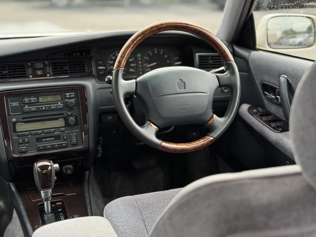 1996 Toyota Crown JDM car for sale — photo 18 of 25