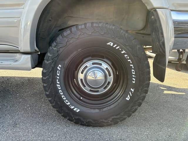 2000 Toyota Hilux Surf JDM car for sale — photo 3 of 8