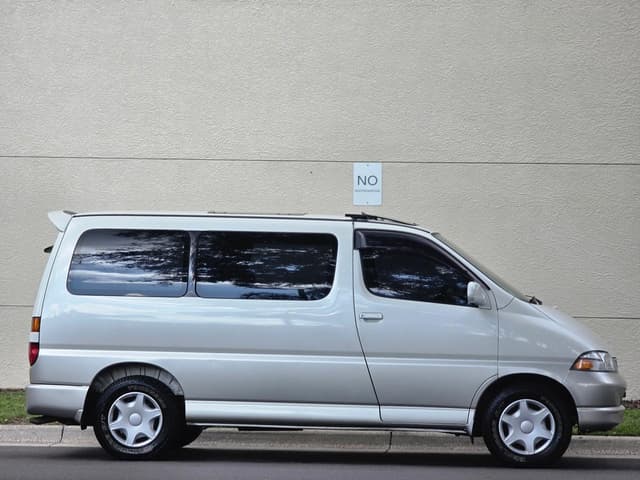 1996 Toyota Granvia JDM car for sale — photo 5 of 25