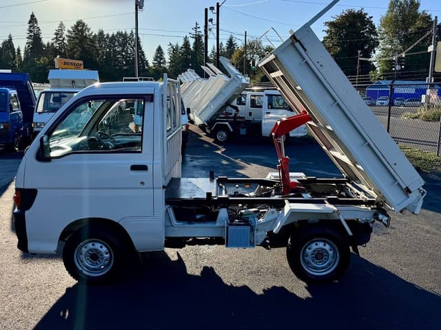 1997 Daihatsu Hijet JDM car for sale — photo 5 of 25