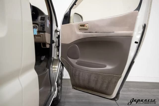 1999 Toyota Grand Hiace JDM car for sale — photo 22 of 25