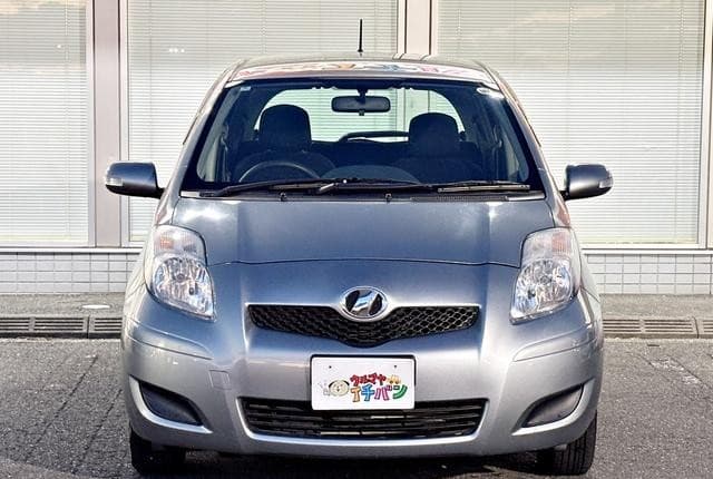 2010 Toyota Vitz JDM car for sale — photo 3 of 9