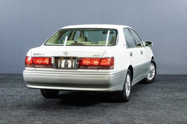 2003 Toyota Crown JDM car for sale — photo 10 of 17