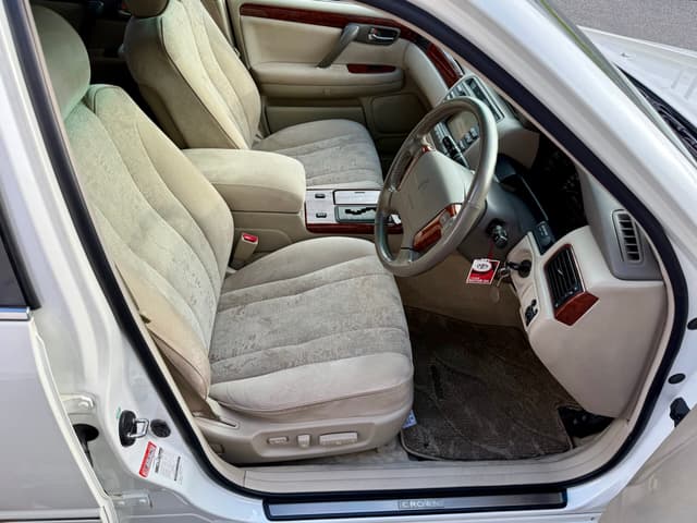 2000 Toyota Crown JDM car for sale — photo 17 of 21