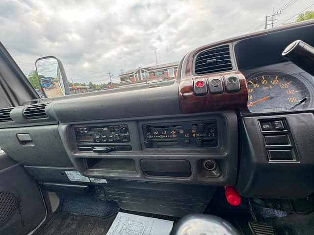 2000 Isuzu Elf JDM car for sale — photo 12 of 15