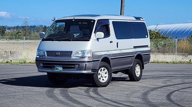 1997 Toyota HiAce JDM car for sale — photo 2 of 10