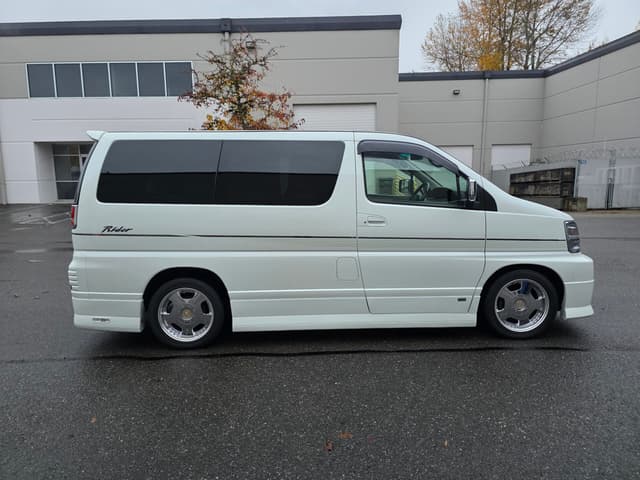 2000 Nissan Elgrand JDM car for sale — photo 8 of 25