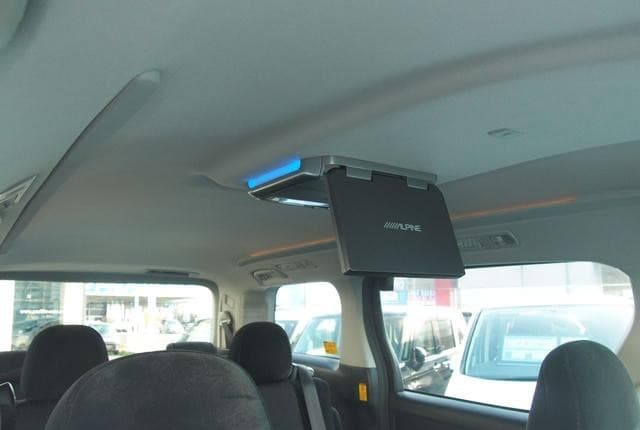 2011 Toyota Vellfire JDM car for sale — photo 20 of 25