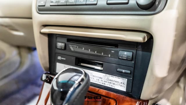2000 Toyota Crown JDM car for sale — photo 20 of 25
