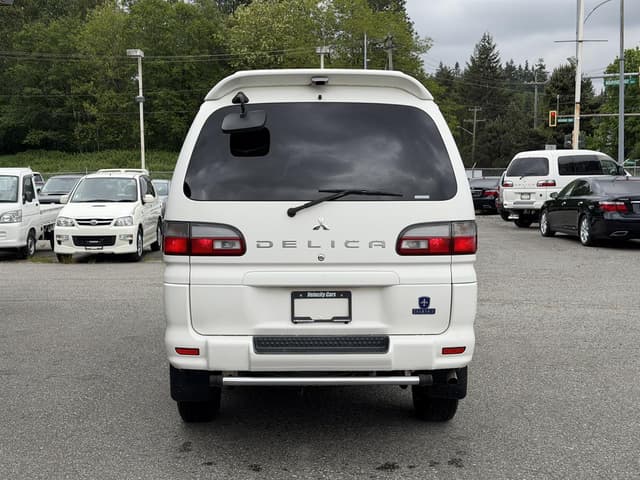 2005 Mitsubishi Delica JDM car for sale — photo 6 of 19