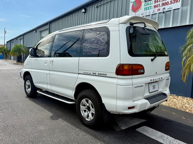 1995 Mitsubishi Delica JDM car for sale — photo 6 of 21