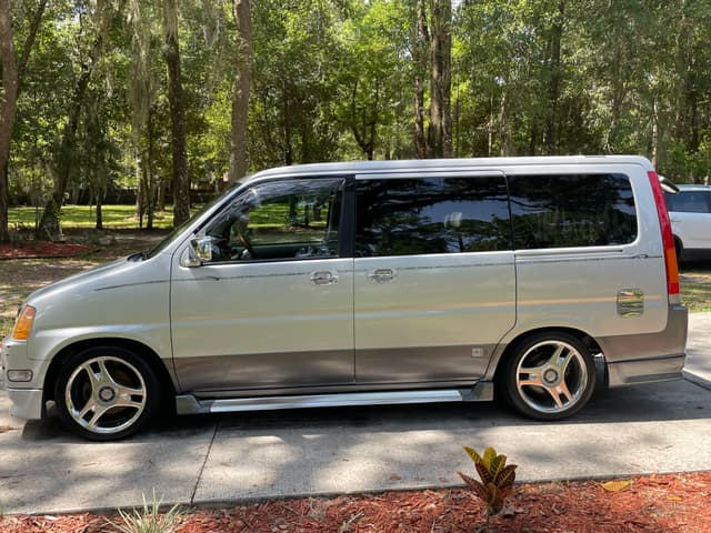 1996 Honda Stepwagon JDM car for sale — photo 4 of 18