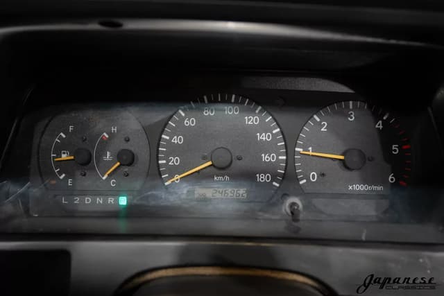 1996 Toyota HiAce JDM car for sale — photo 12 of 25