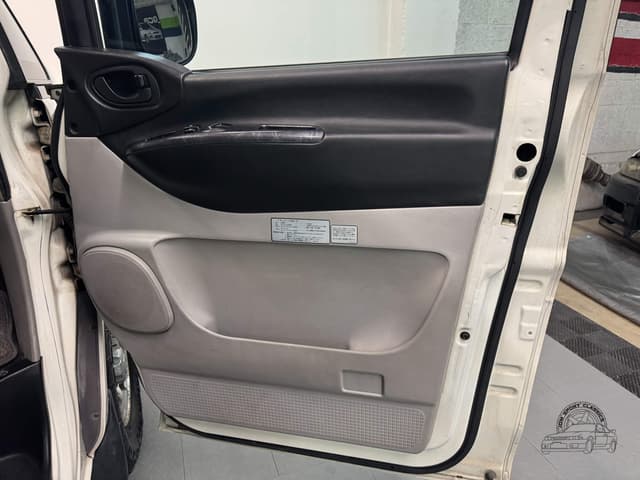 2000 Mitsubishi Delica JDM car for sale — photo 23 of 25