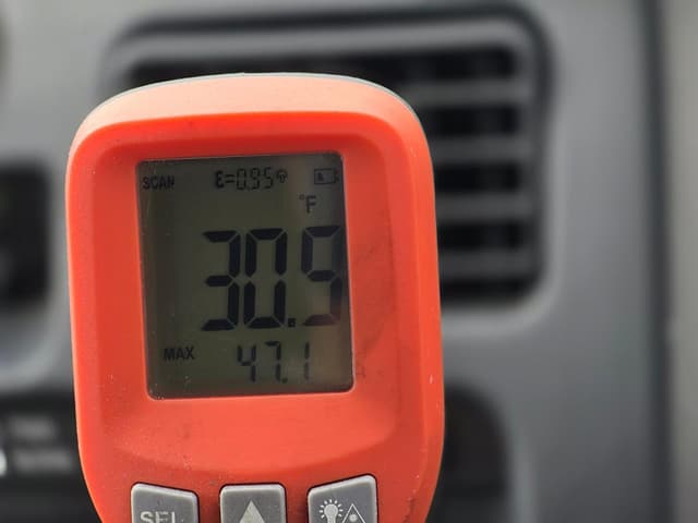 2001 Toyota Hilux Surf JDM car for sale — photo 5 of 25
