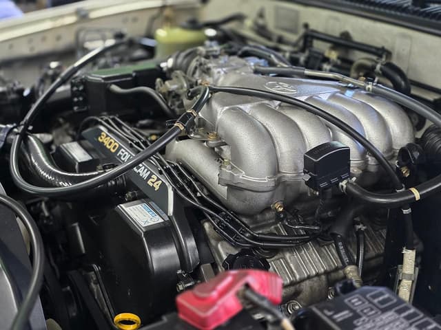 2001 Toyota Hilux Surf JDM car for sale — photo 24 of 25