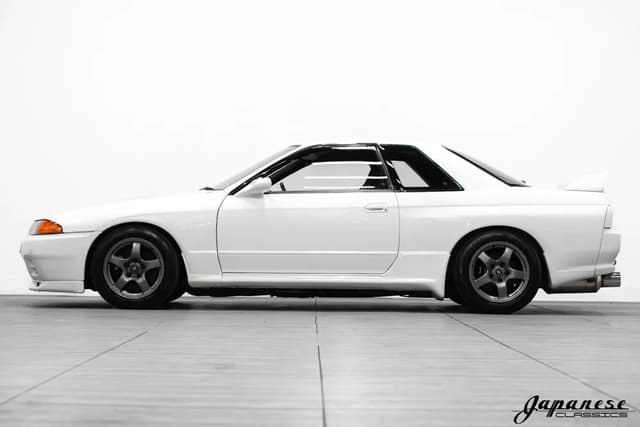 1993 Nissan Skyline JDM car for sale — photo 4 of 25