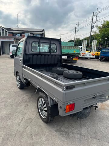 2000 Daihatsu Hijet JDM car for sale — photo 4 of 11
