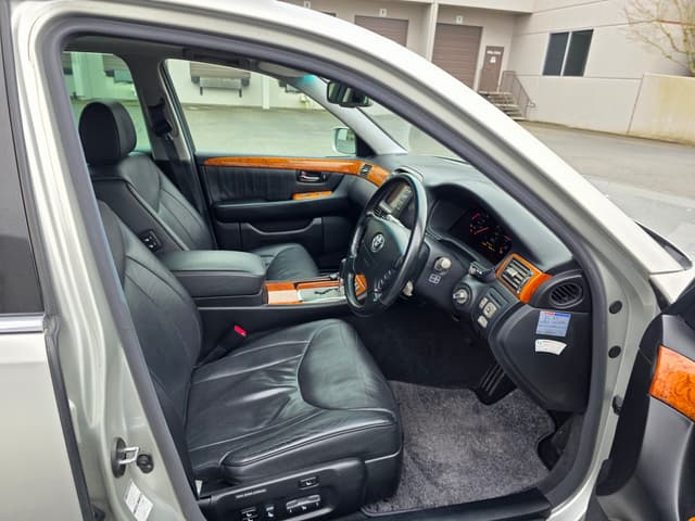 2001 Toyota Celsior JDM car for sale — photo 11 of 14
