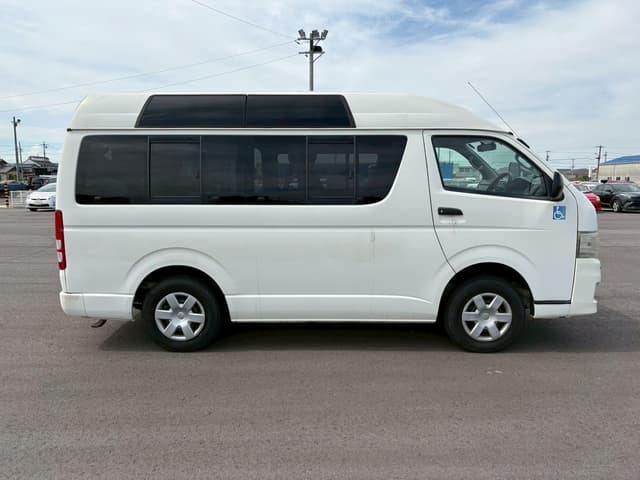 2011 Toyota HiAce JDM car for sale — photo 6 of 10
