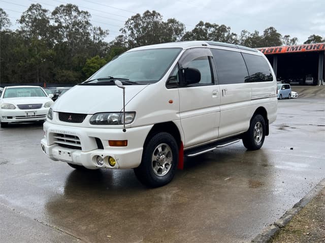 2002 Mitsubishi Delica JDM car for sale — photo 10 of 16