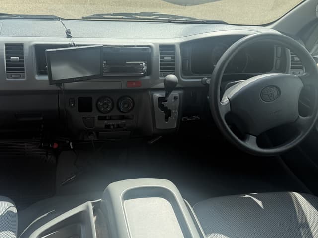2005 Toyota HiAce JDM car for sale — photo 16 of 17