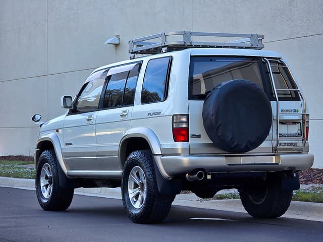2000 Isuzu Bighorn JDM car for sale — photo 10 of 24