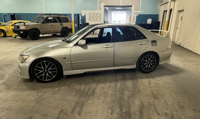1999 Toyota Altezza JDM car for sale — photo 19 of 25